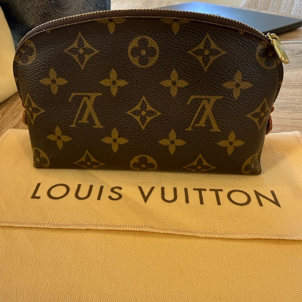 Vintage Louis Vuitton  Monogram Dome Cosmetic Pouch in Brown and Gold - Picture 3 of 4